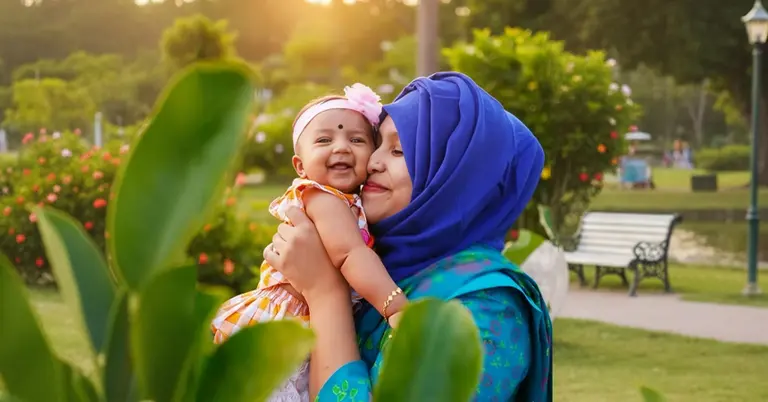 মায়ের সঙ্গে শিশু কন্যা শার্লিজ আনজা